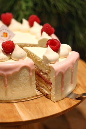 White Chocolate & Berry Cake