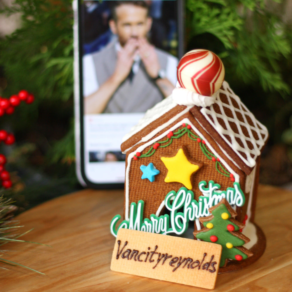 
            
                Load image into Gallery viewer, Baker&amp;#39;s Gingerbread House
            
        