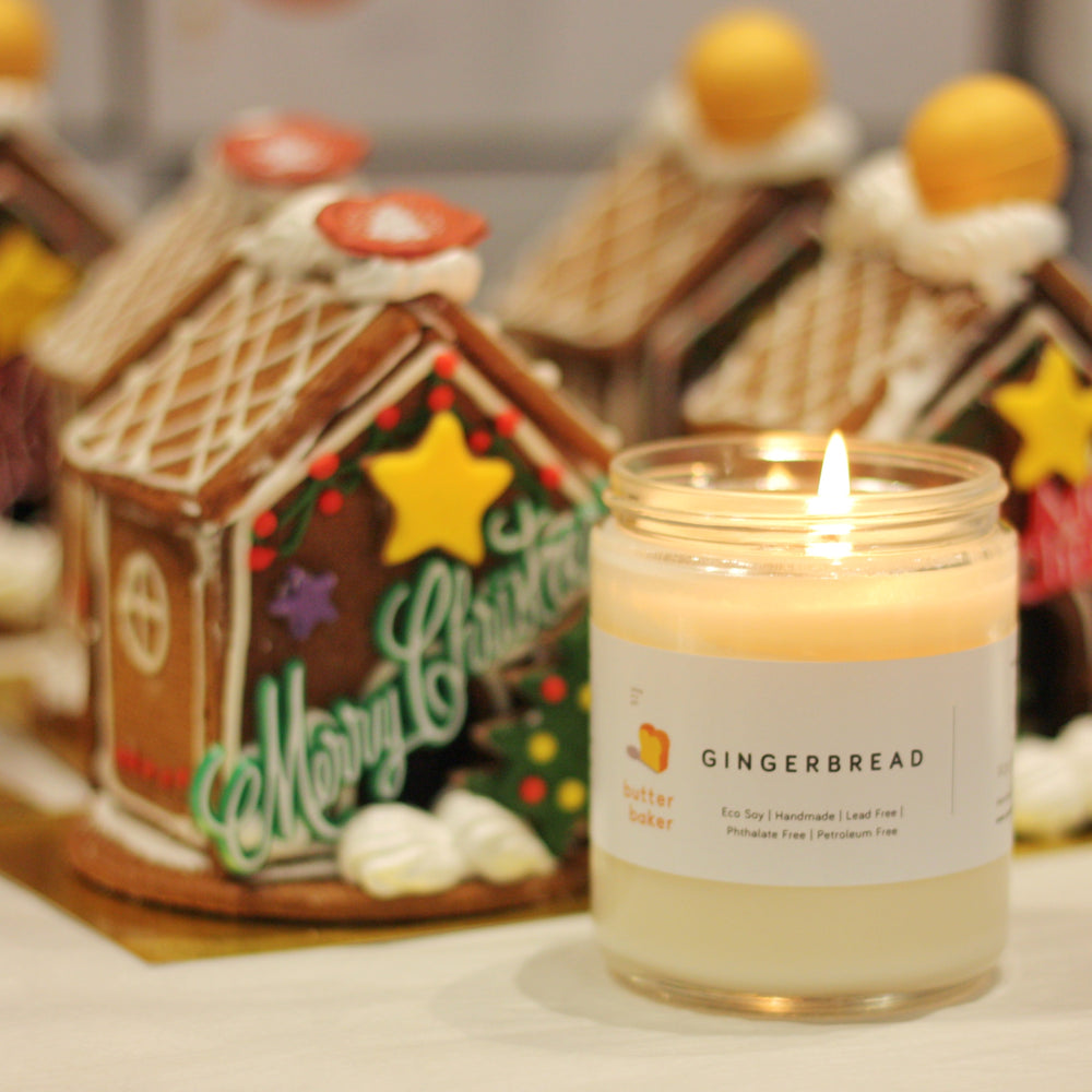 
            
                Load image into Gallery viewer, Gingerbread Candle-Butter Baker Edition
            
        